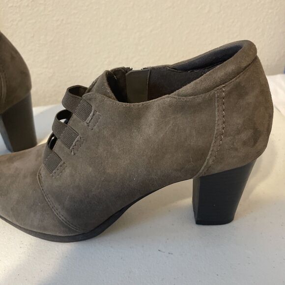 Clarks Collection Womens 9M Brynn Celia Brown Suede Ankle Zip Bootie - Picture 10 of 12